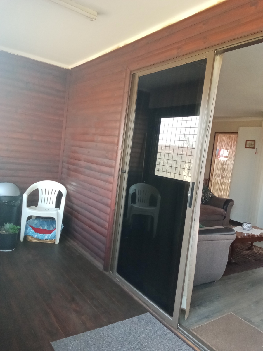 10 Bedroom Property for Sale in Hallgate Gauteng