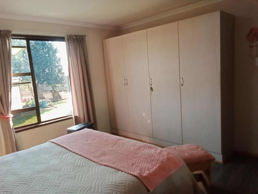 10 Bedroom Property for Sale in Hallgate Gauteng