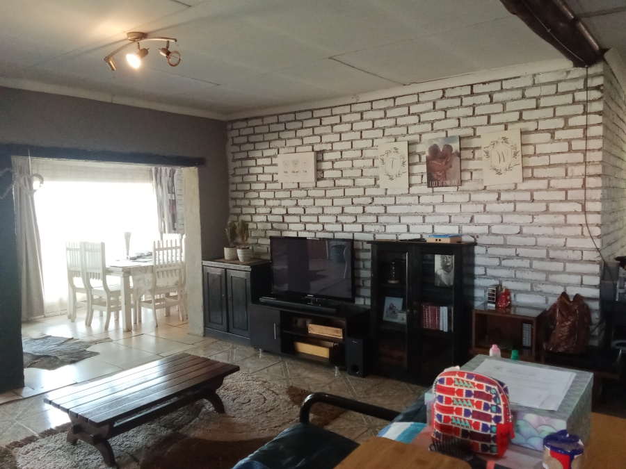 10 Bedroom Property for Sale in Hallgate Gauteng