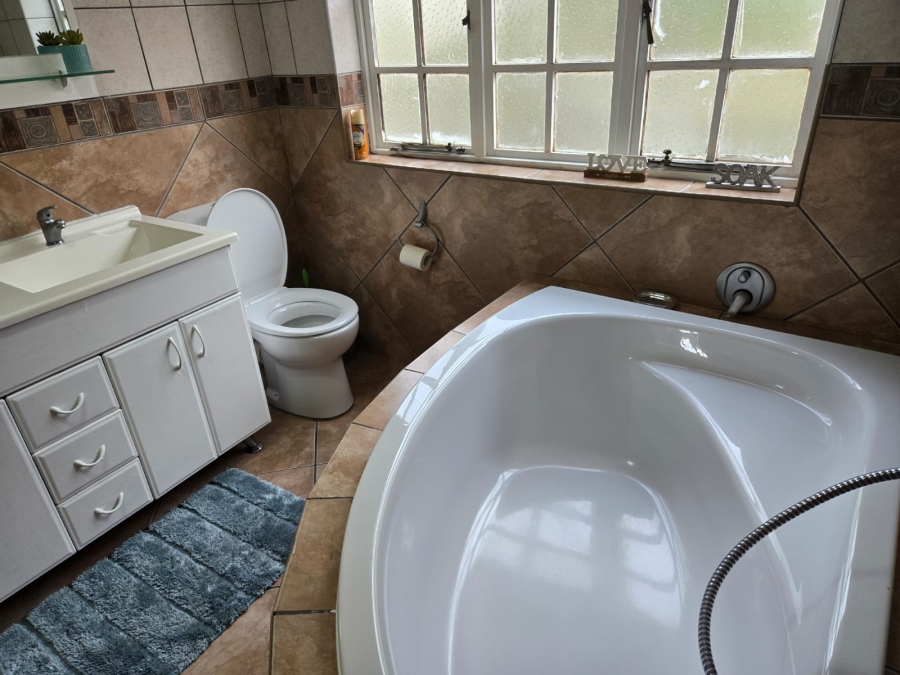 To Let 5 Bedroom Property for Rent in Ferndale Gauteng