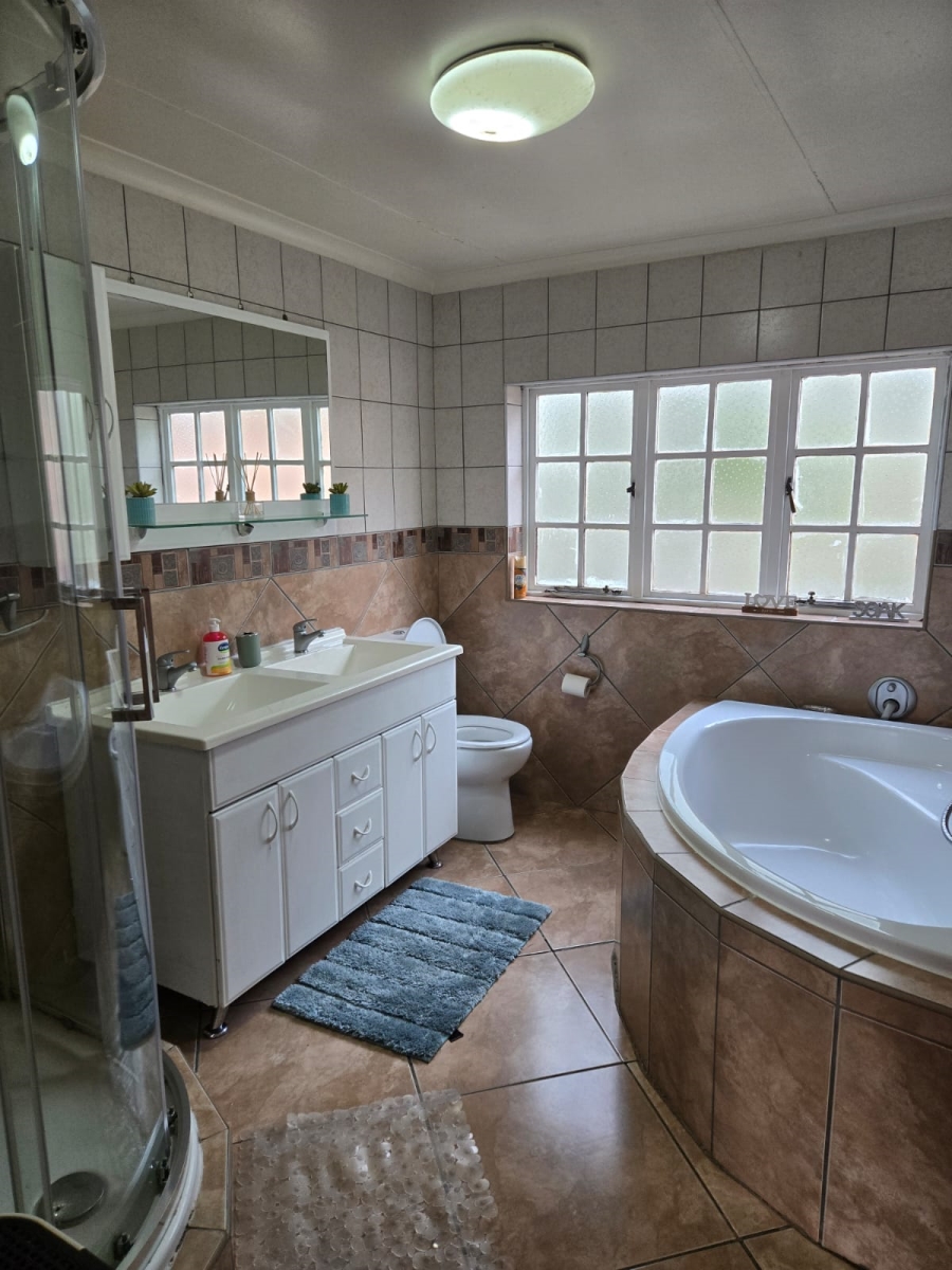 To Let 5 Bedroom Property for Rent in Ferndale Gauteng