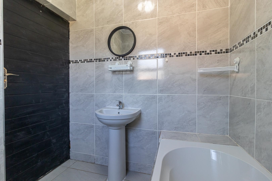 4 Bedroom Property for Sale in Ohenimuri Gauteng