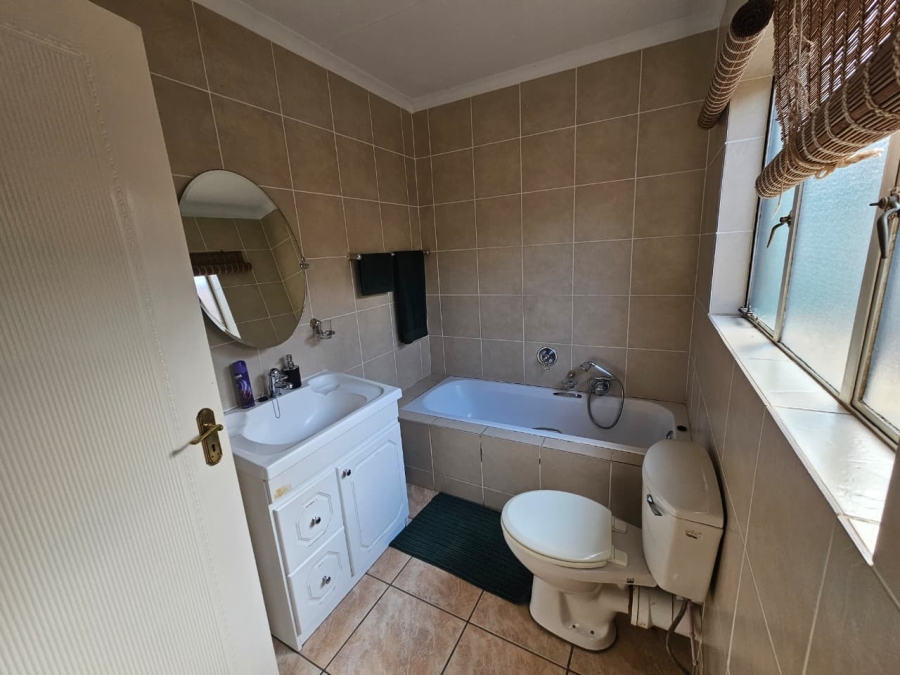 1 Bedroom Property for Sale in Linmeyer Gauteng