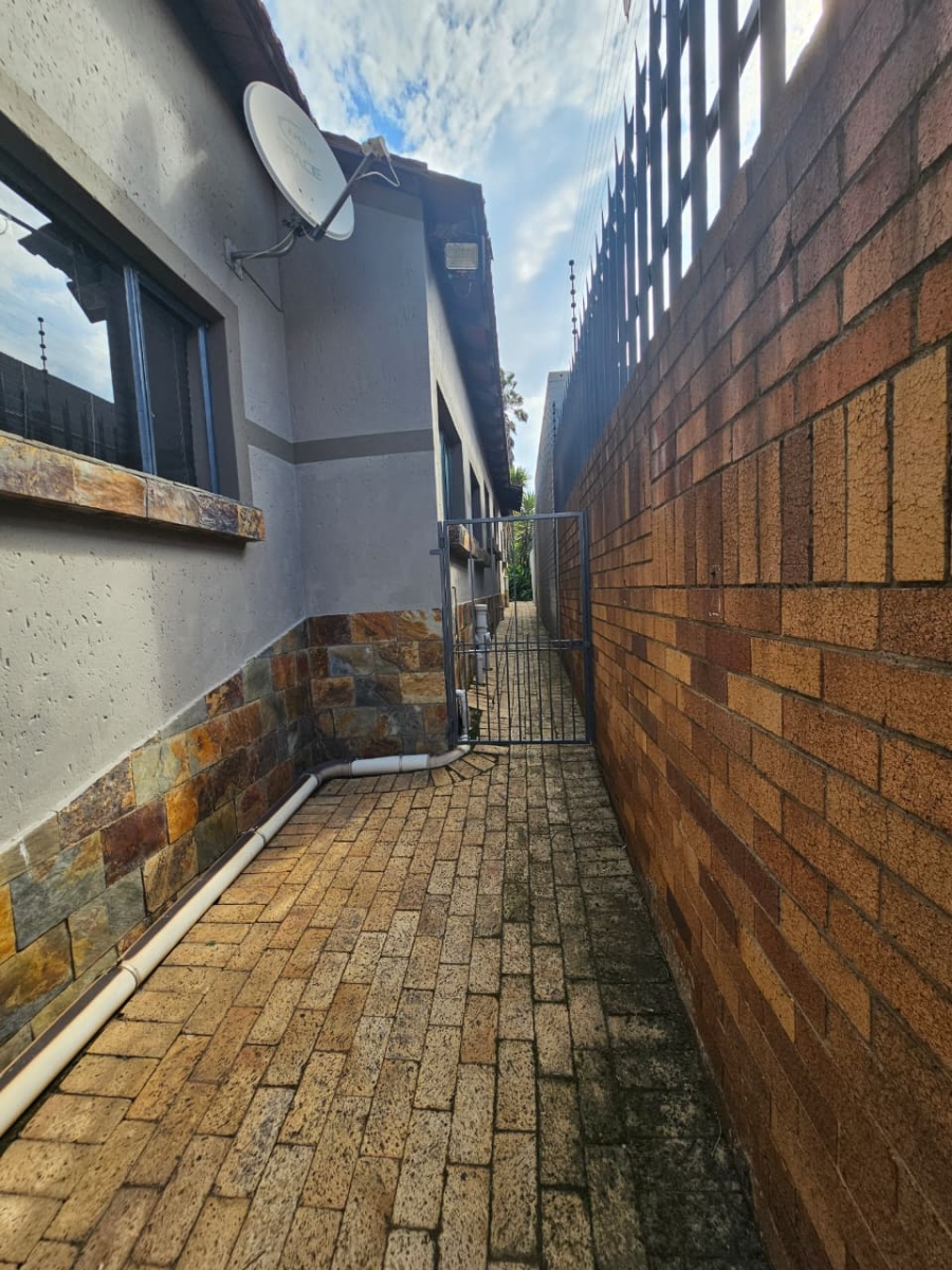 1 Bedroom Property for Sale in Linmeyer Gauteng