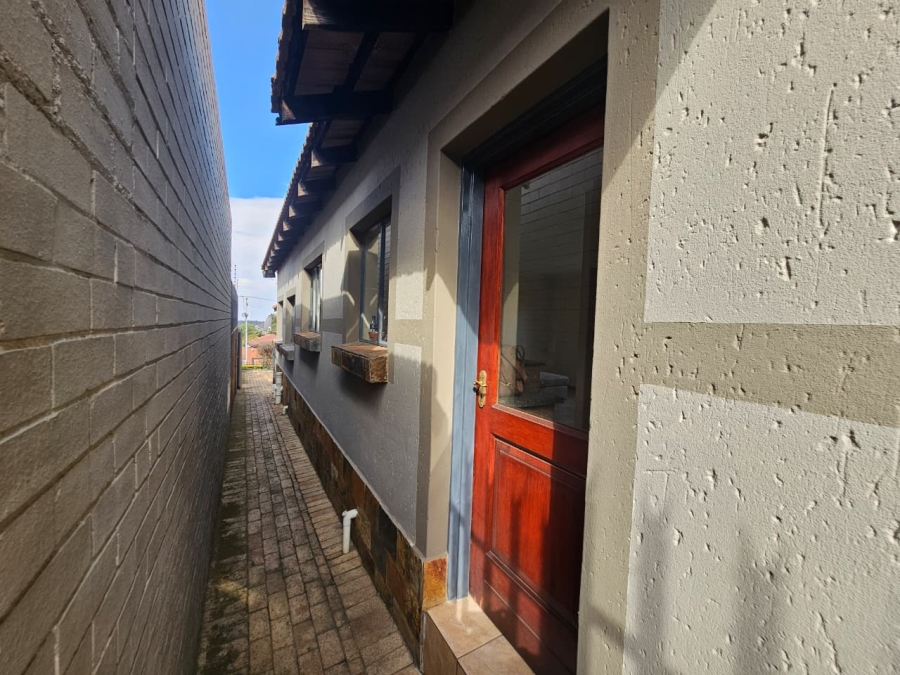 1 Bedroom Property for Sale in Linmeyer Gauteng
