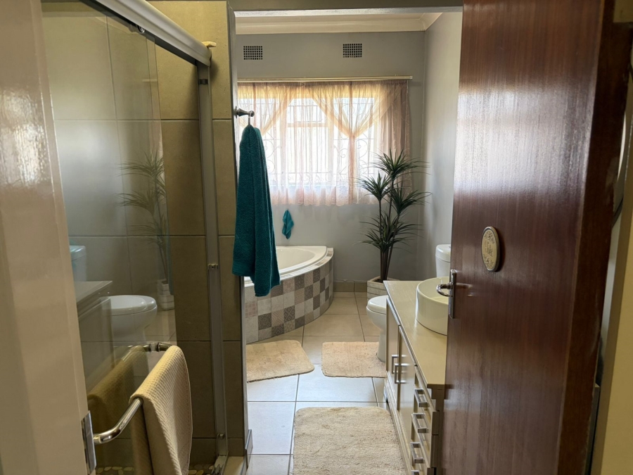 4 Bedroom Property for Sale in Rothdene Gauteng