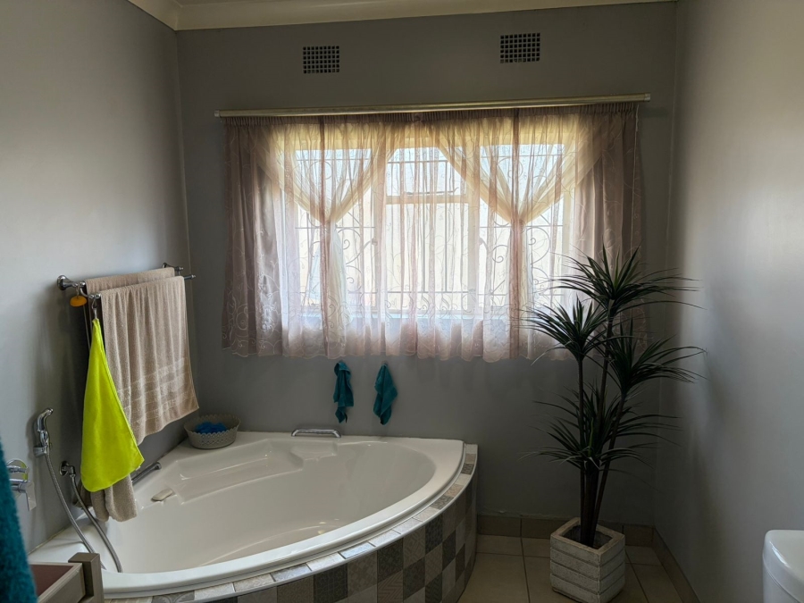 4 Bedroom Property for Sale in Rothdene Gauteng