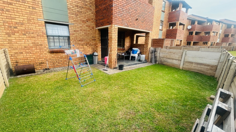 2 Bedroom Property for Sale in Olifantsvlei Gauteng