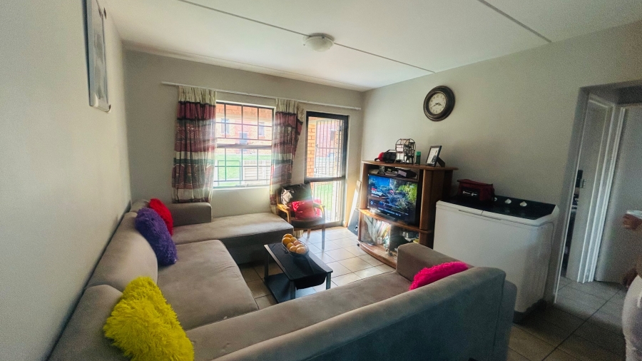 2 Bedroom Property for Sale in Olifantsvlei Gauteng