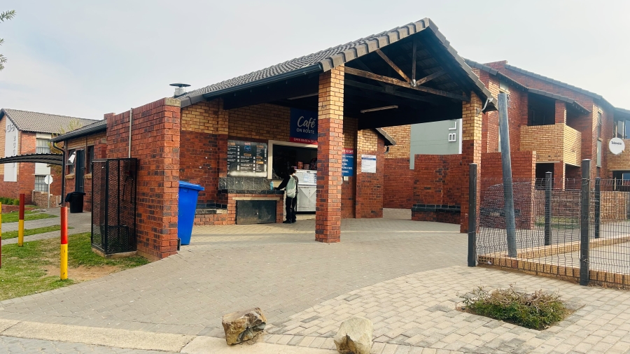 2 Bedroom Property for Sale in Olifantsvlei Gauteng
