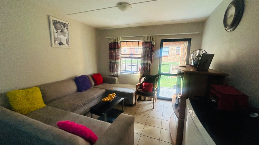 2 Bedroom Property for Sale in Olifantsvlei Gauteng