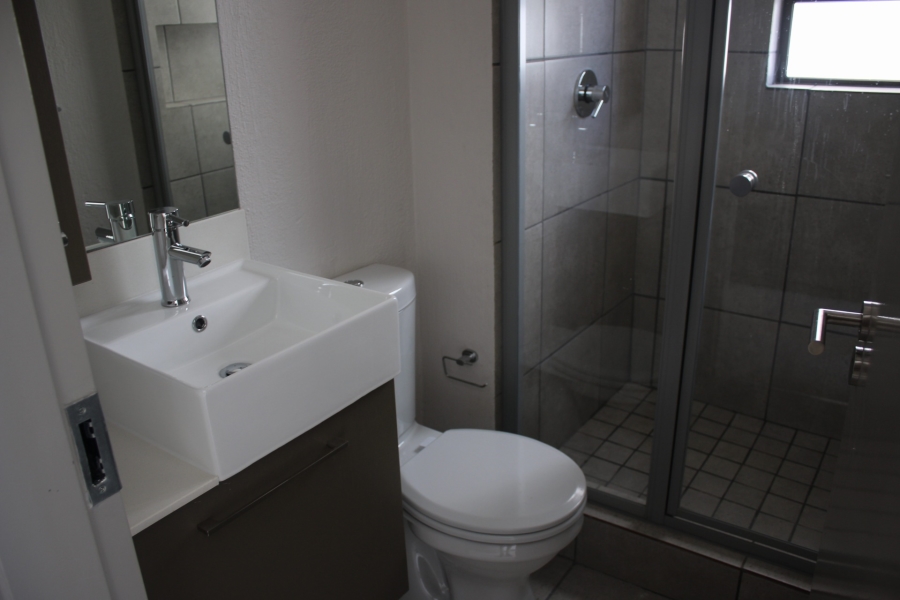 2 Bedroom Property for Sale in Broadacres Gauteng