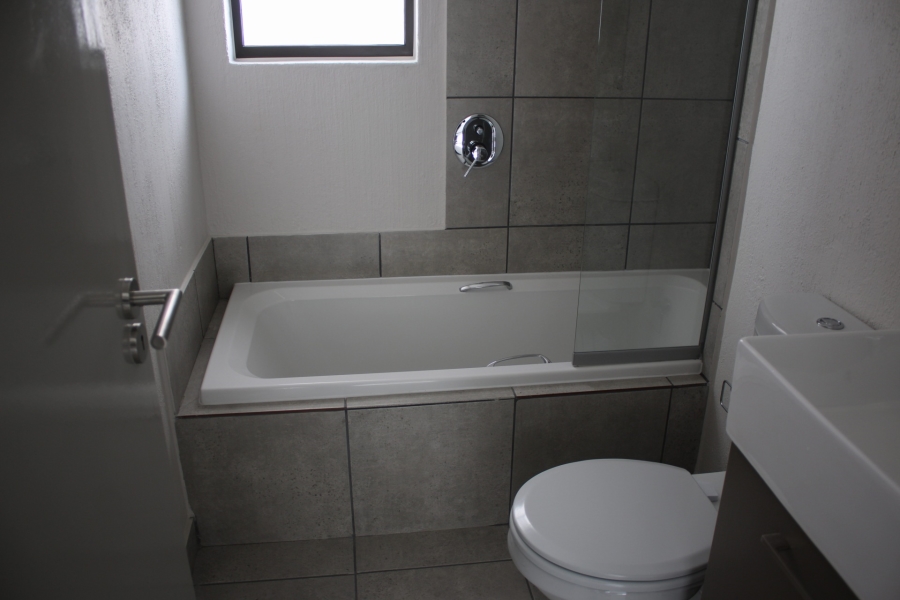 2 Bedroom Property for Sale in Broadacres Gauteng