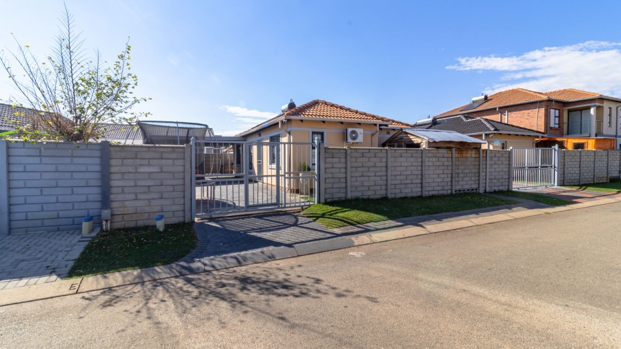 3 Bedroom Property for Sale in Albertsdal Gauteng