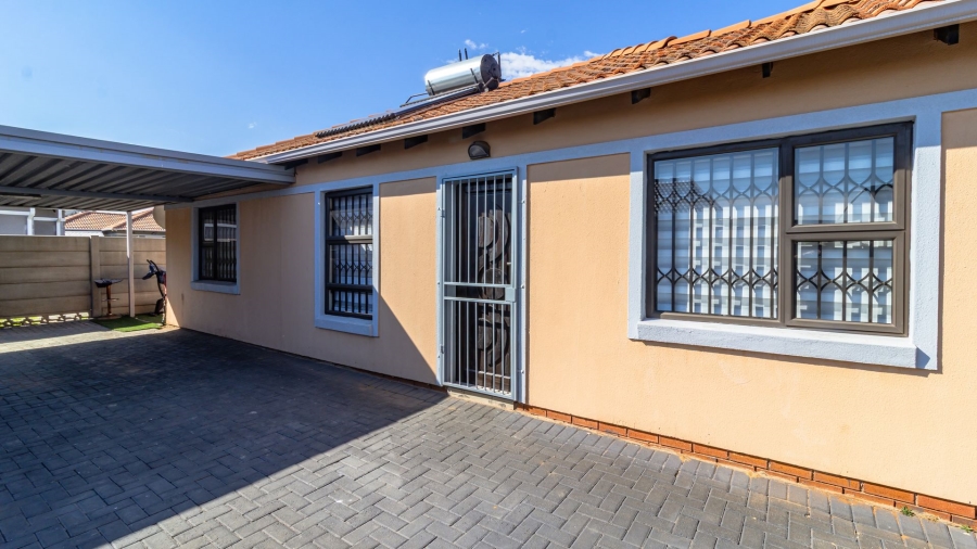 3 Bedroom Property for Sale in Albertsdal Gauteng