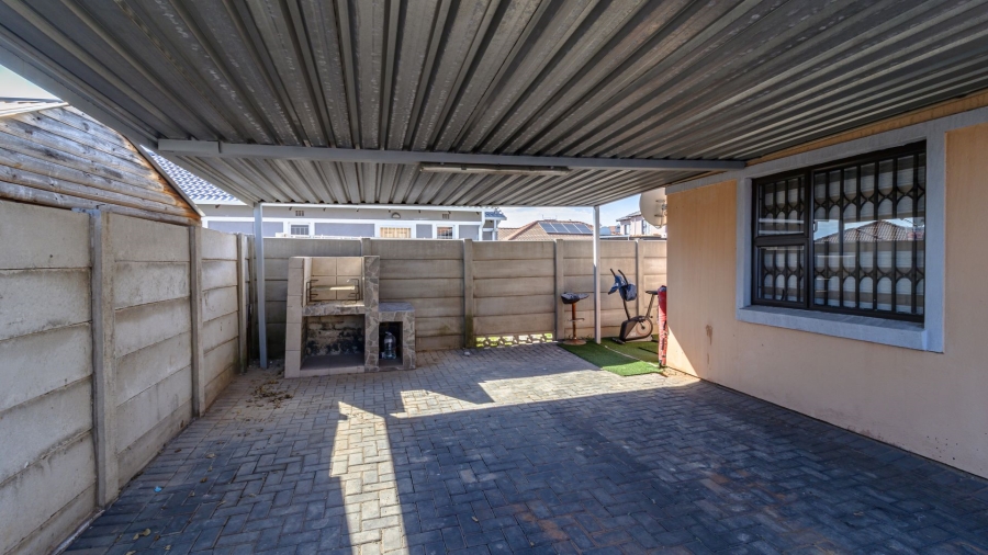 3 Bedroom Property for Sale in Albertsdal Gauteng