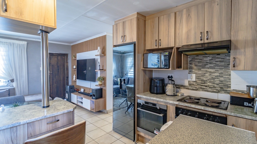 3 Bedroom Property for Sale in Albertsdal Gauteng