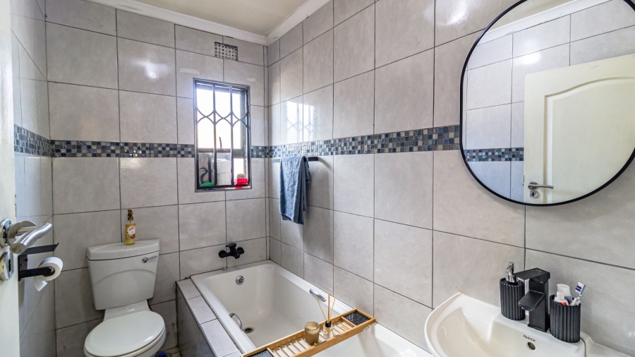 3 Bedroom Property for Sale in Albertsdal Gauteng