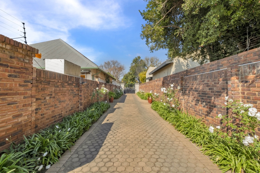 3 Bedroom Property for Sale in Linden Gauteng