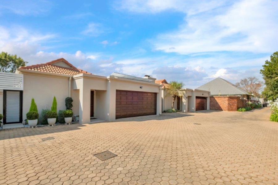 3 Bedroom Property for Sale in Linden Gauteng
