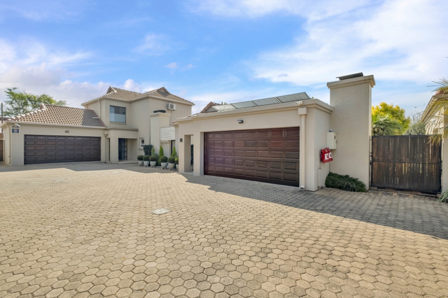 3 Bedroom Property for Sale in Linden Gauteng