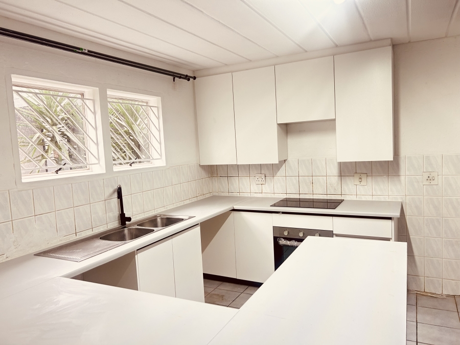 To Let 3 Bedroom Property for Rent in Magaliessig Gauteng