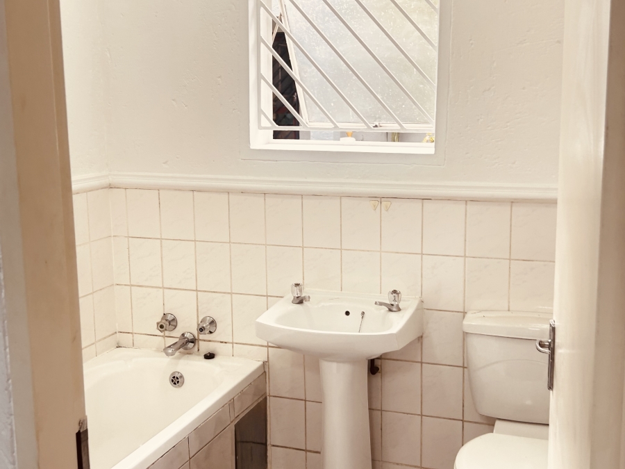To Let 3 Bedroom Property for Rent in Magaliessig Gauteng