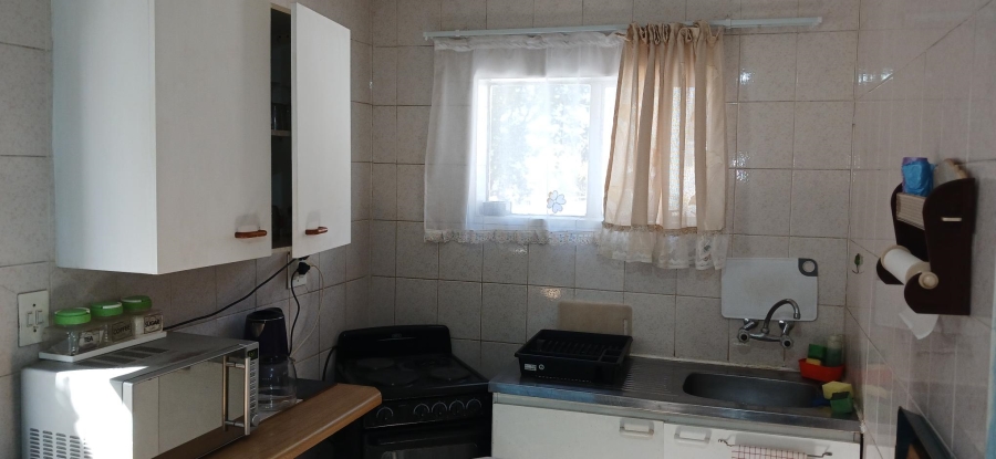 To Let 1 Bedroom Property for Rent in Hurlingham Manor Gauteng