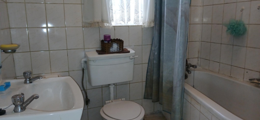 To Let 1 Bedroom Property for Rent in Hurlingham Manor Gauteng