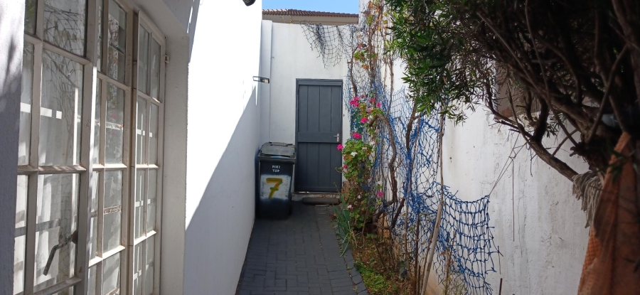 To Let 1 Bedroom Property for Rent in Hurlingham Manor Gauteng