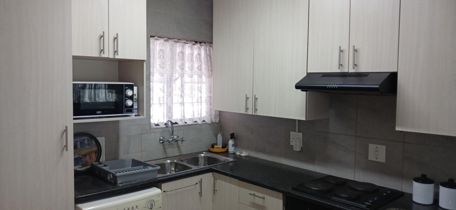 To Let 1 Bedroom Property for Rent in Hurlingham Manor Gauteng