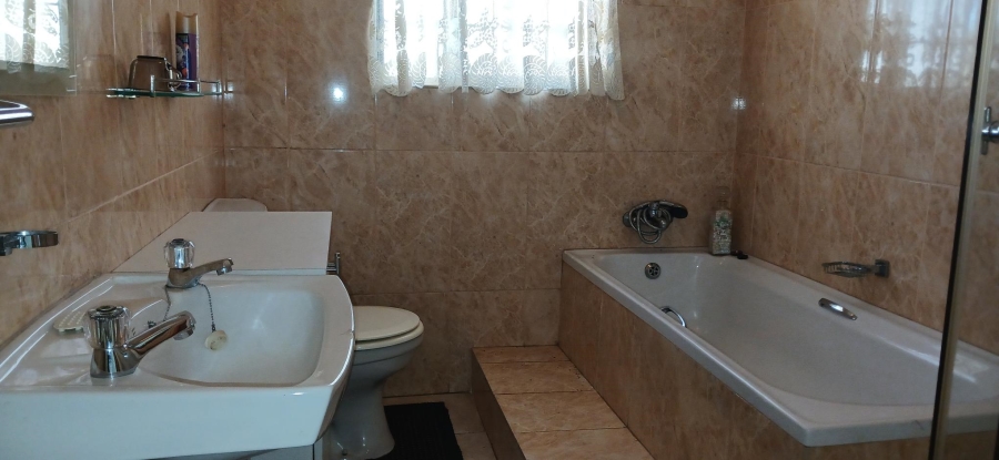 To Let 1 Bedroom Property for Rent in Hurlingham Manor Gauteng