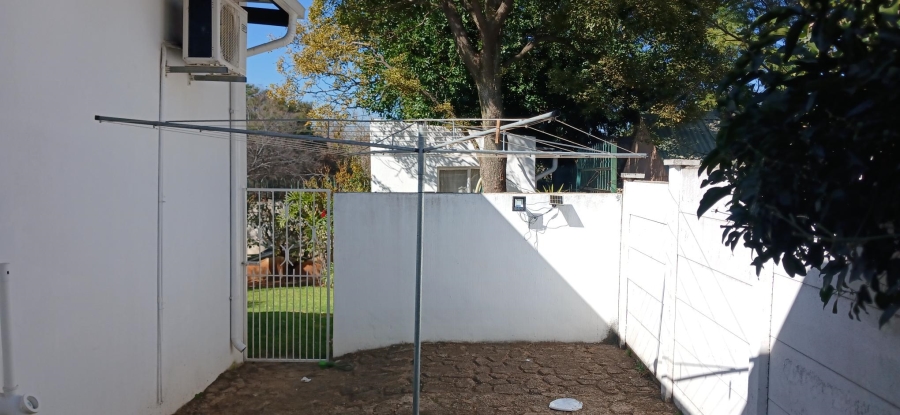 To Let 1 Bedroom Property for Rent in Hurlingham Manor Gauteng