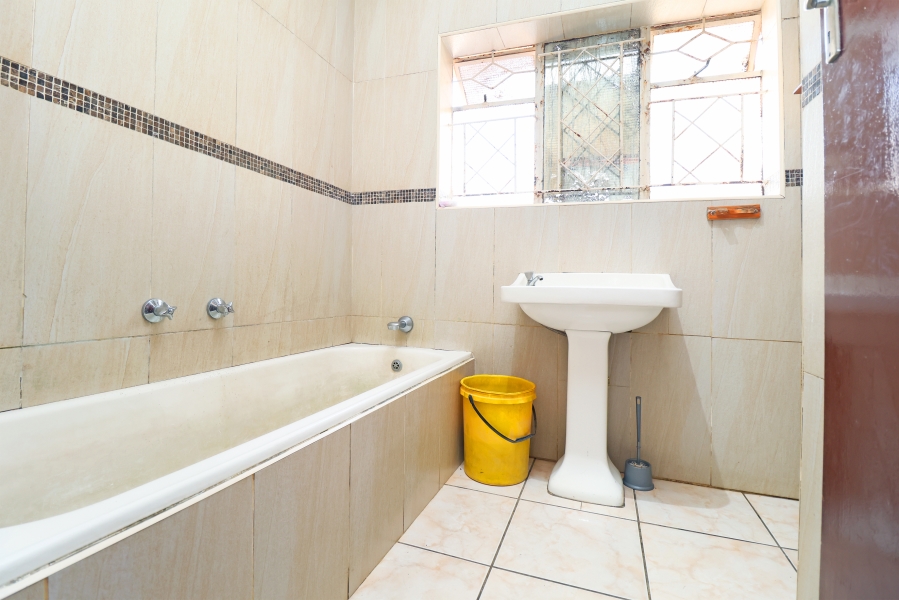 9 Bedroom Property for Sale in Kew Gauteng
