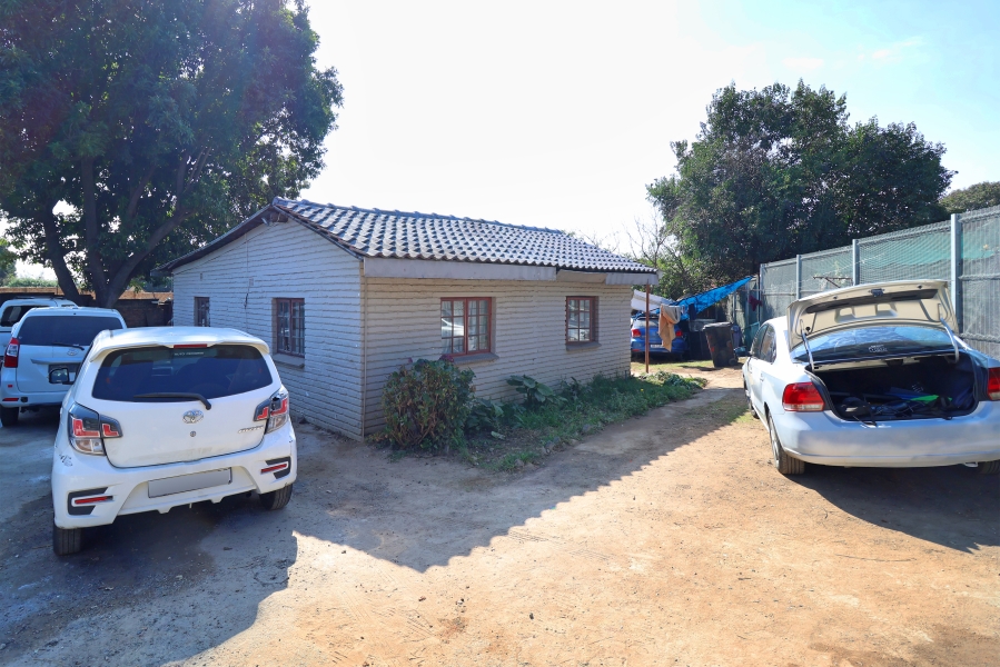 9 Bedroom Property for Sale in Kew Gauteng