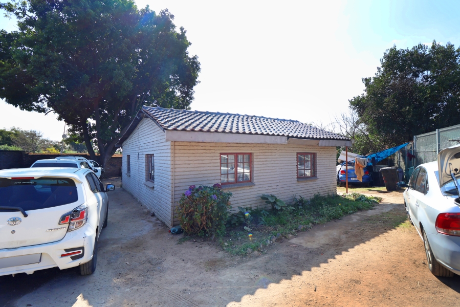 9 Bedroom Property for Sale in Kew Gauteng