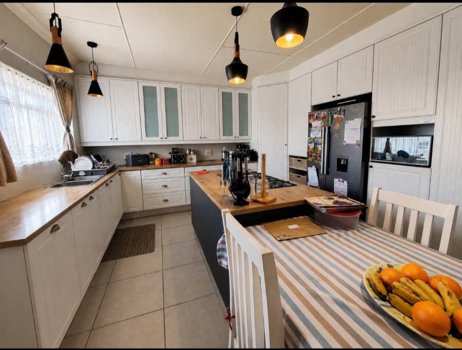 4 Bedroom Property for Sale in Rothdene Gauteng