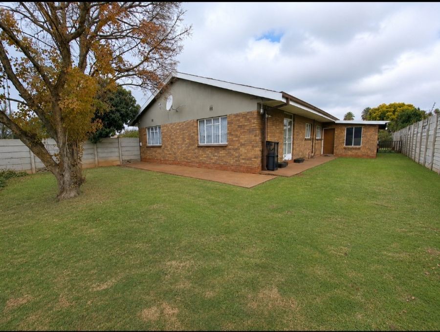 4 Bedroom Property for Sale in Rothdene Gauteng