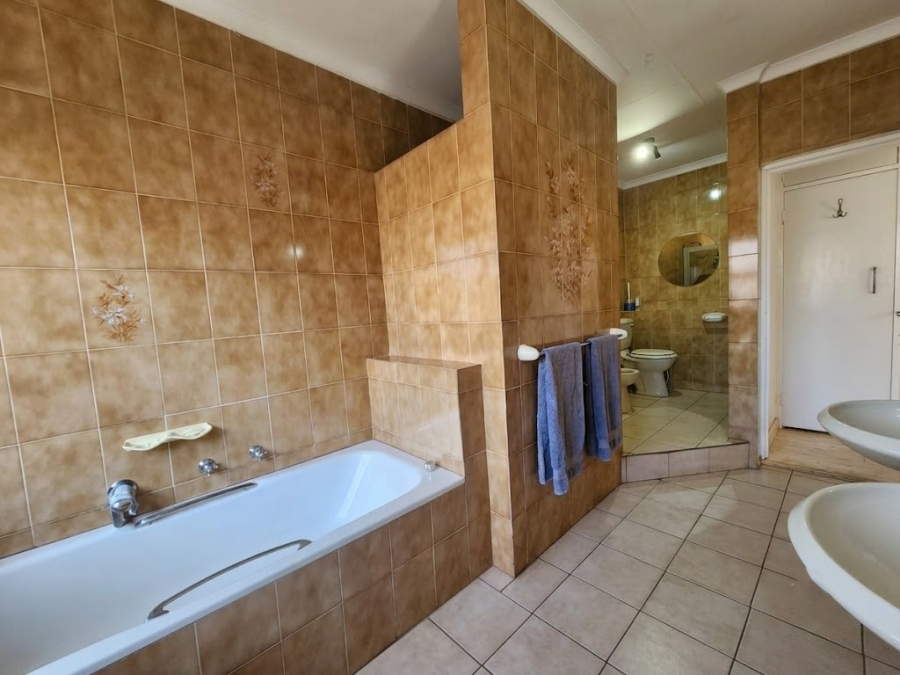 5 Bedroom Property for Sale in Vanderbijlpark SE Gauteng