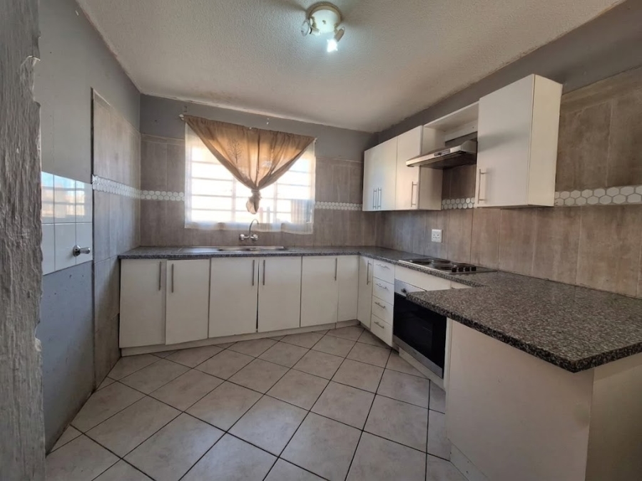 3 Bedroom Property for Sale in Rensburg Gauteng
