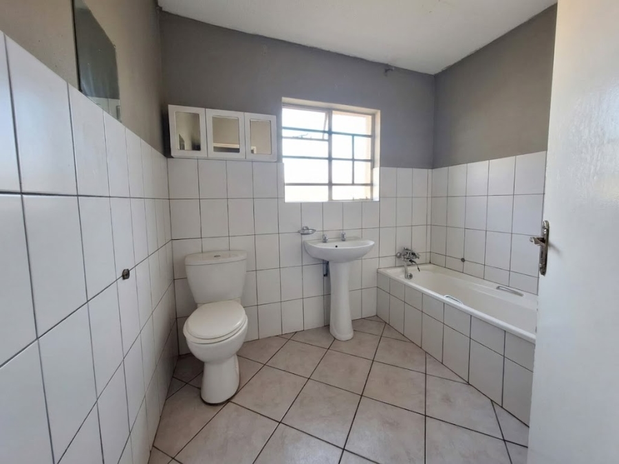 3 Bedroom Property for Sale in Rensburg Gauteng