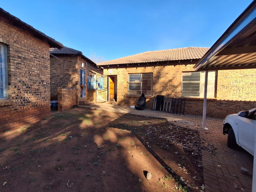 2 Bedroom Property for Sale in Greenhills Gauteng