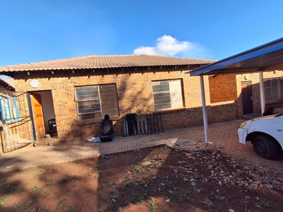 2 Bedroom Property for Sale in Greenhills Gauteng