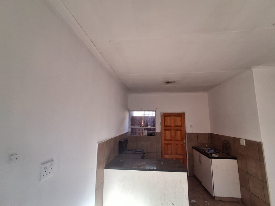 2 Bedroom Property for Sale in Greenhills Gauteng