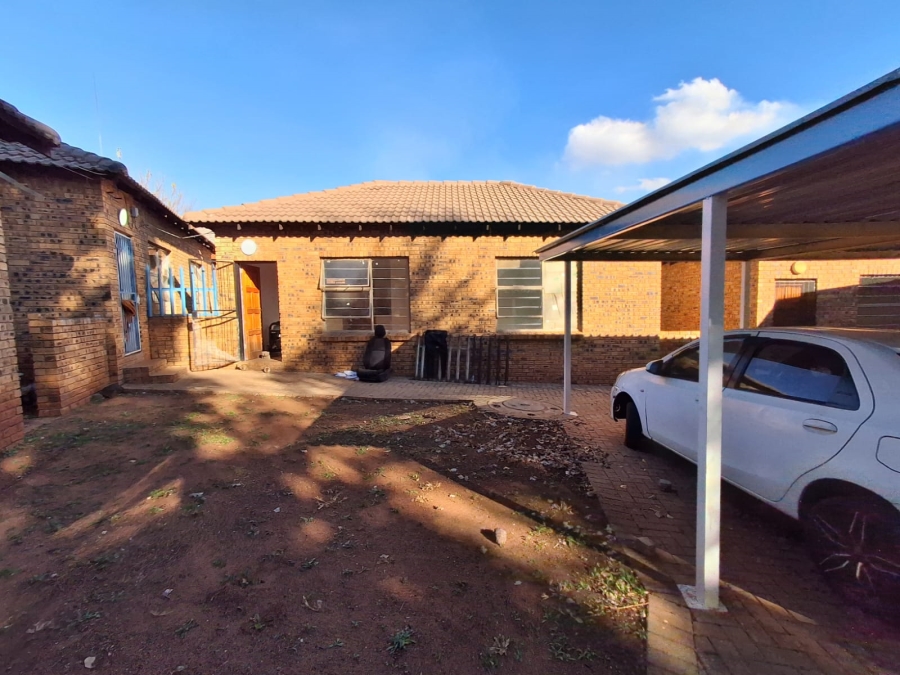 2 Bedroom Property for Sale in Greenhills Gauteng