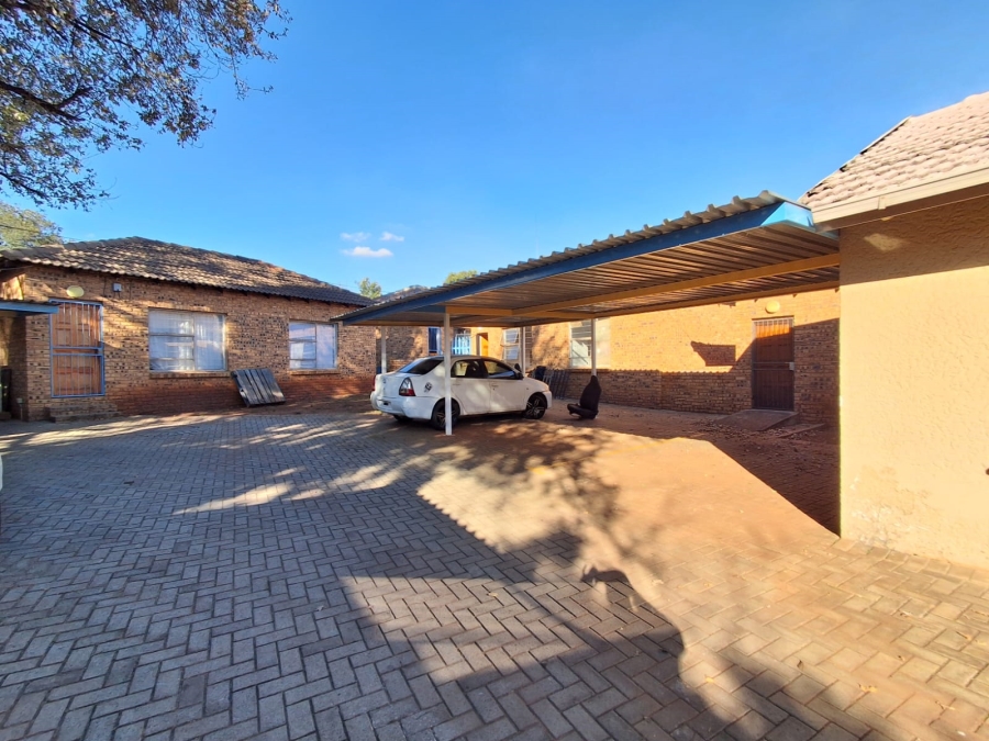 2 Bedroom Property for Sale in Greenhills Gauteng