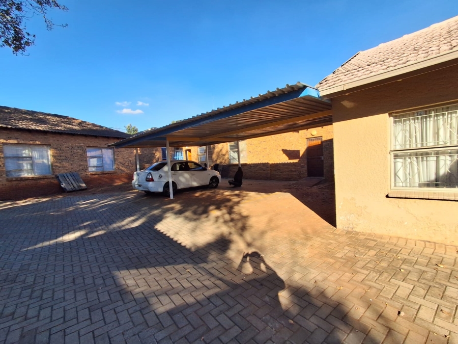 2 Bedroom Property for Sale in Greenhills Gauteng