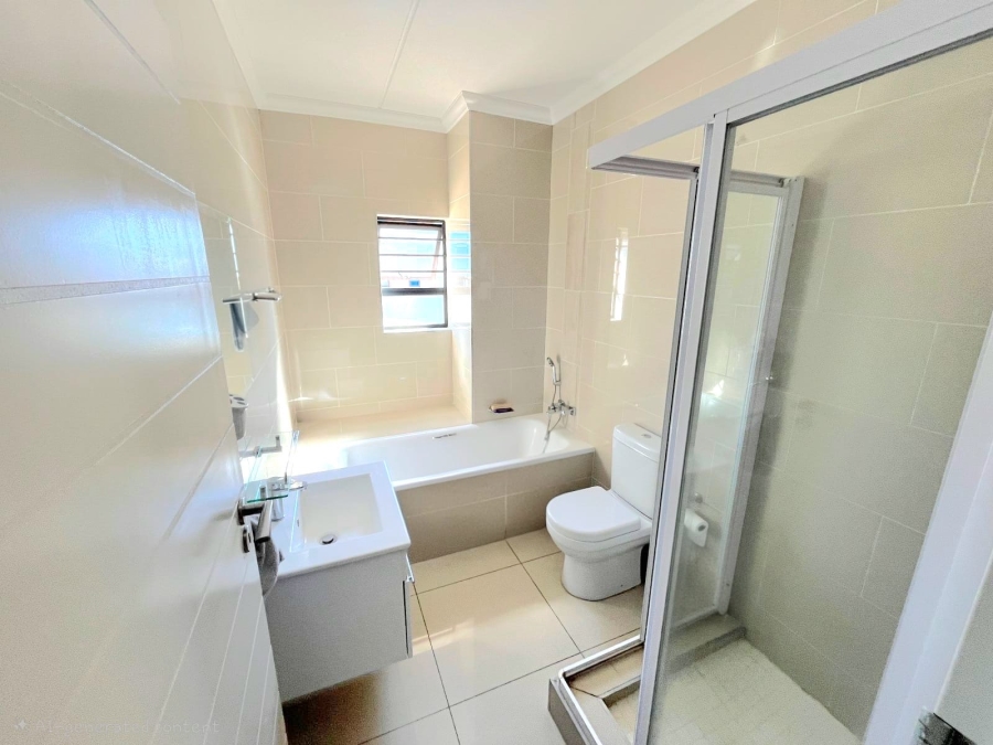2 Bedroom Property for Sale in Crowthorne AH Gauteng