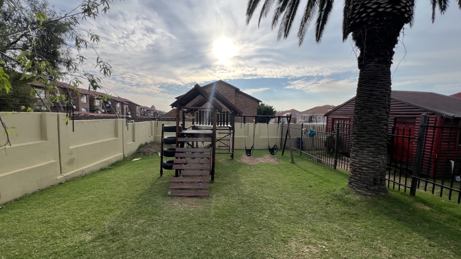 2 Bedroom Property for Sale in Vorna Valley Gauteng