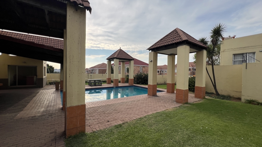 2 Bedroom Property for Sale in Vorna Valley Gauteng